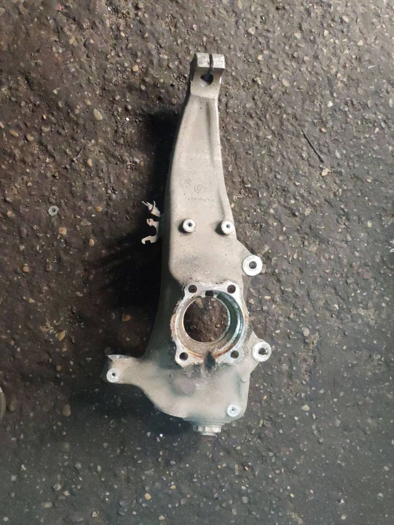 кулак поворотный левый BMW 7 серия G11/G12 2017, 3.0 л., B57 D30 A, дизель, 6879171