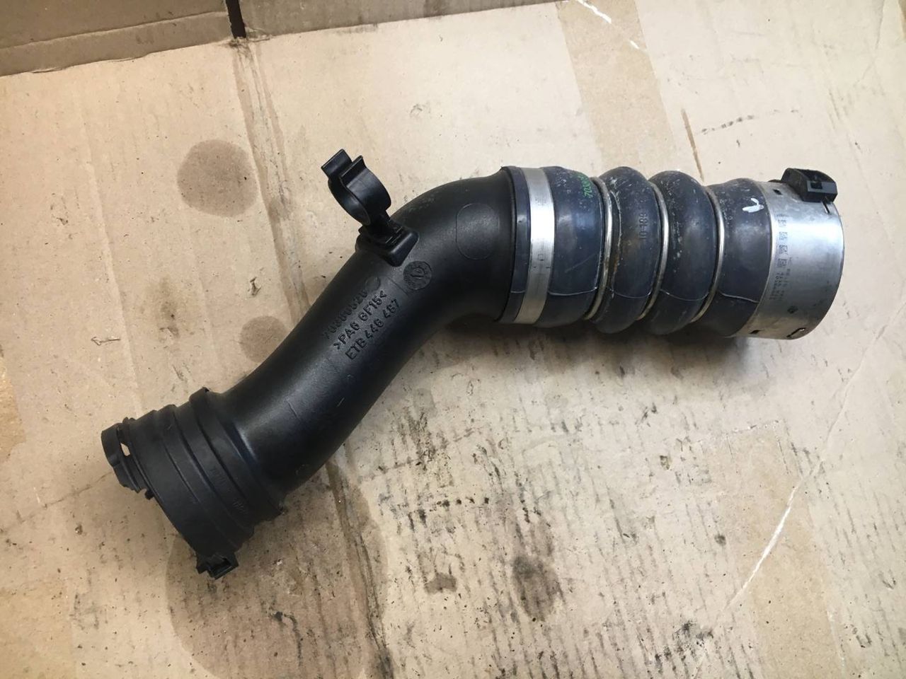 патрубок турбины BMW 3 серия F30/F31/F34 F30 2012, 3.5 л., бензин, АКПП, седан, задний привод, 7601875, 70380530
