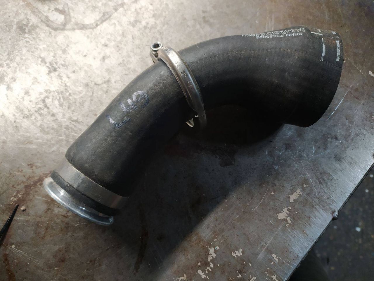 патрубок интеркулера BMW 7 серия F01/F02 2010, 4.4 л., бензин, АКПП, седан, 7575408