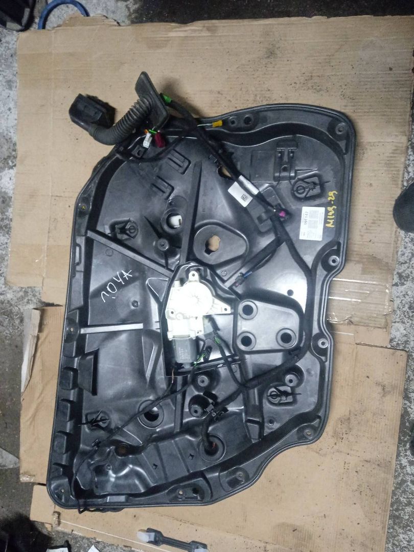 стеклоподъемник передний левый Mercedes-Benz S-Класс W222/C217/A217 2014, 3.0 л., OM 642.861, дизель, АКПП, серебристый, седан, A1669060301