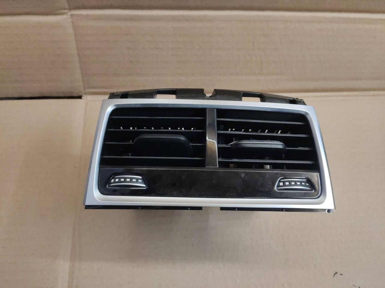 дефлектор обдува салона BMW 7 серия G11/G12 2017, 3.0 л., B57 D30 A, дизель, 9301745, 64229301745