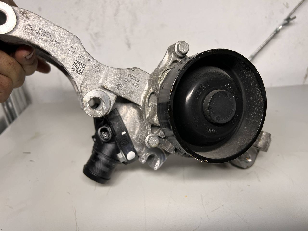 помпа BMW X1 F48 2018, 2.0 л., бензин, 8601366