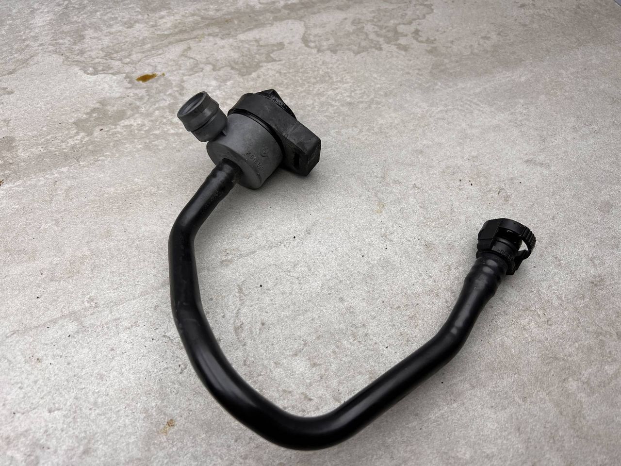 клапан вентиляции топливного бака BMW 5 серия F07/F10/F11 2011, 2.5 л., N52 B25 AF, бензин, 7818638