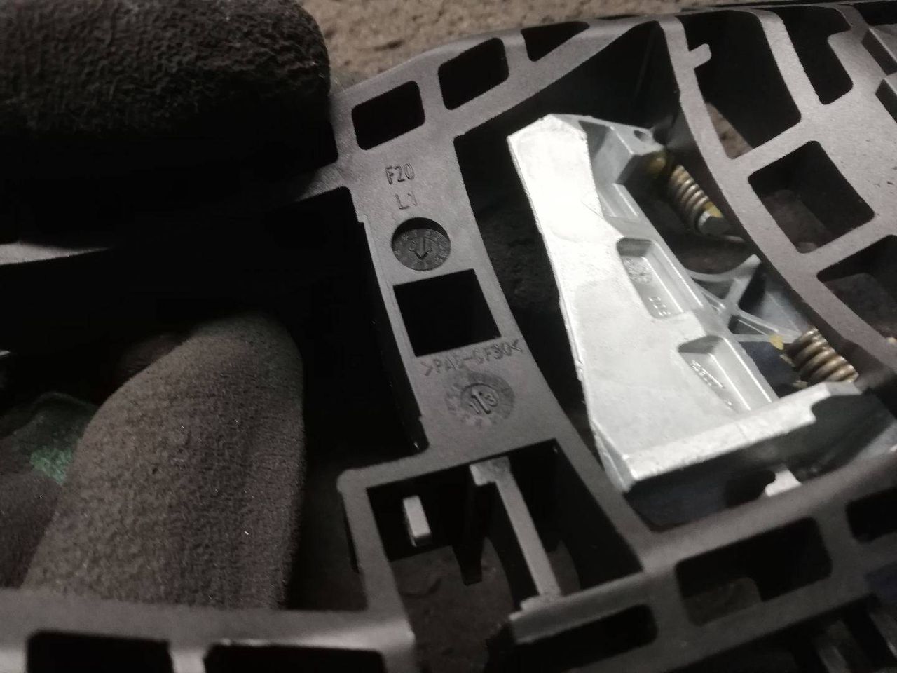 скелет ручки двери передней левой BMW 3 серия F30/F31/F34 2013, 2.0 л., N47 D20 C, дизель, АКПП, хетчбэк 5 дв., правый руль