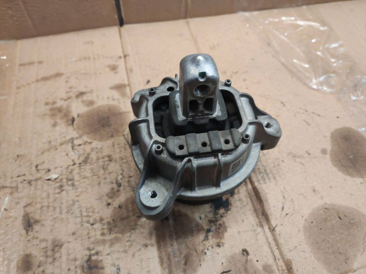 подушка крепления двигателя BMW 5 серия F07/F10/F11 2010, 3.0 л., N52 B30 AF, бензин, 6777365