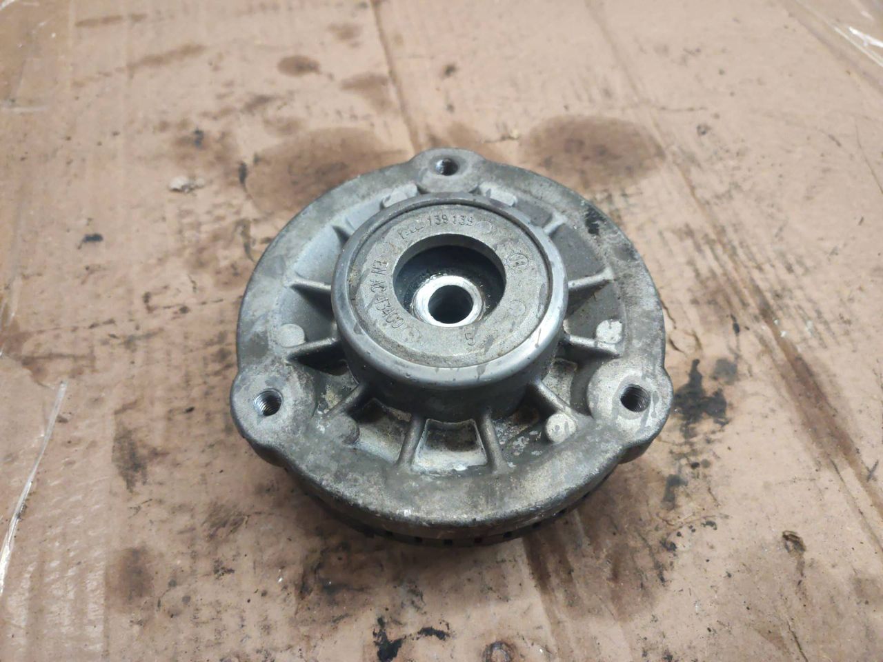 опора амортизатора верхняя (чашка) BMW 5 серия F07/F10/F11 2012, 6795081