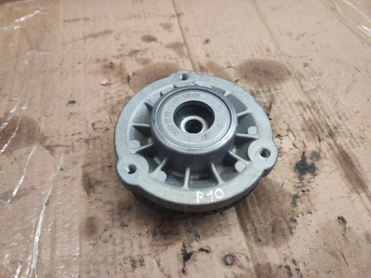 опора амортизатора верхняя (чашка) BMW 5 серия F07/F10/F11 2012, 6795083