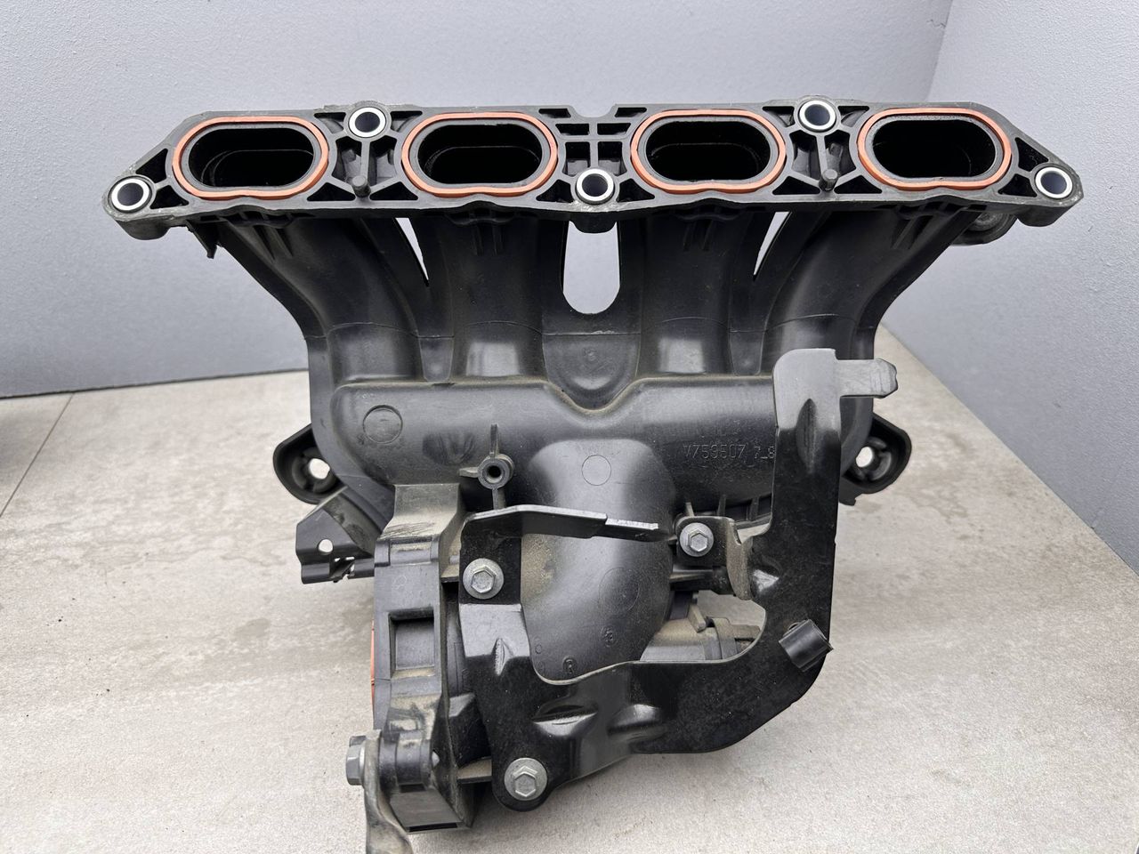 коллектор впускной BMW 3 серия F30/F31/F34 2014, 1.6 л., N13 B16 A, бензин, 7595077