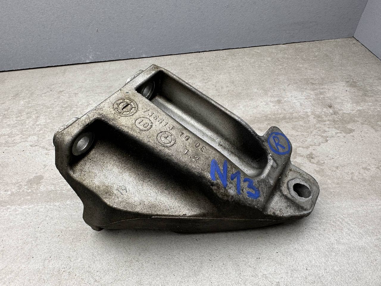 кронштейн двигателя BMW 3 серия F30/F31/F34 2014, 1.6 л., N13 B16 A, бензин, 6788608