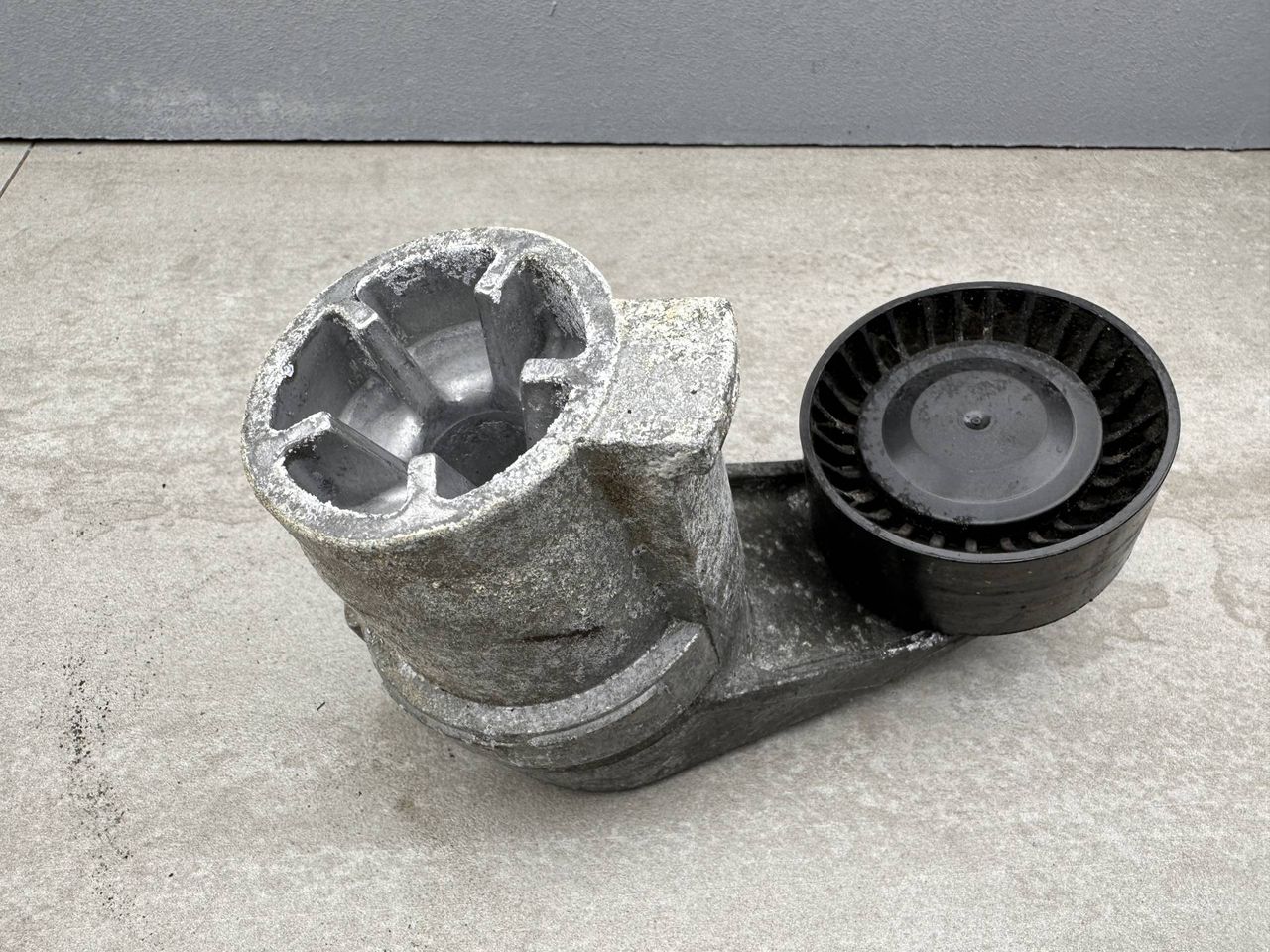 натяжитель BMW 7 серия F01/F02 2011, 3.0 л., N55 B30 A, бензин, 8604266