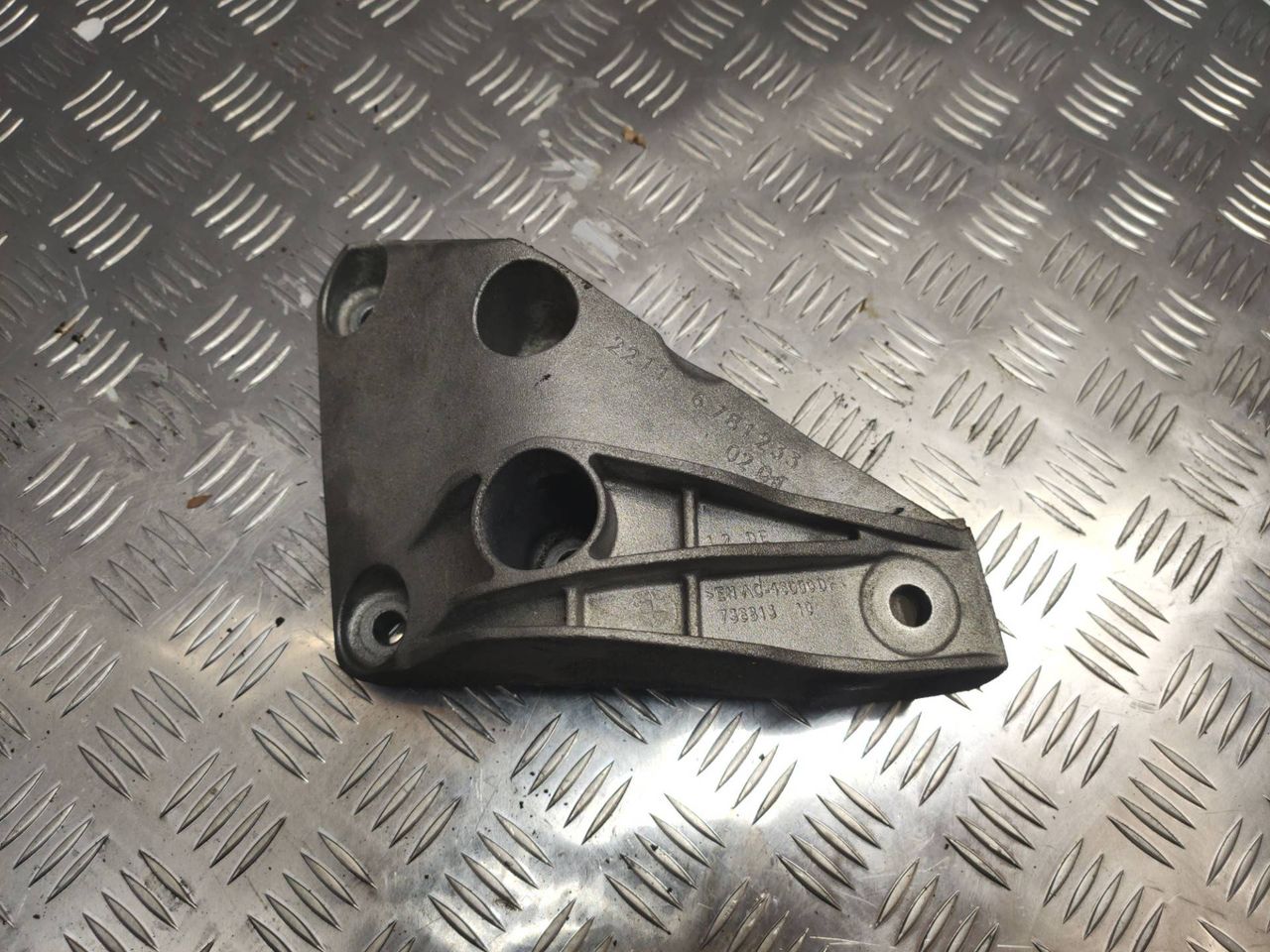 кронштейн двигателя BMW 5 серия F07/F10/F11 2012, 2.0 л., N20 B20 B, бензин, 6781233