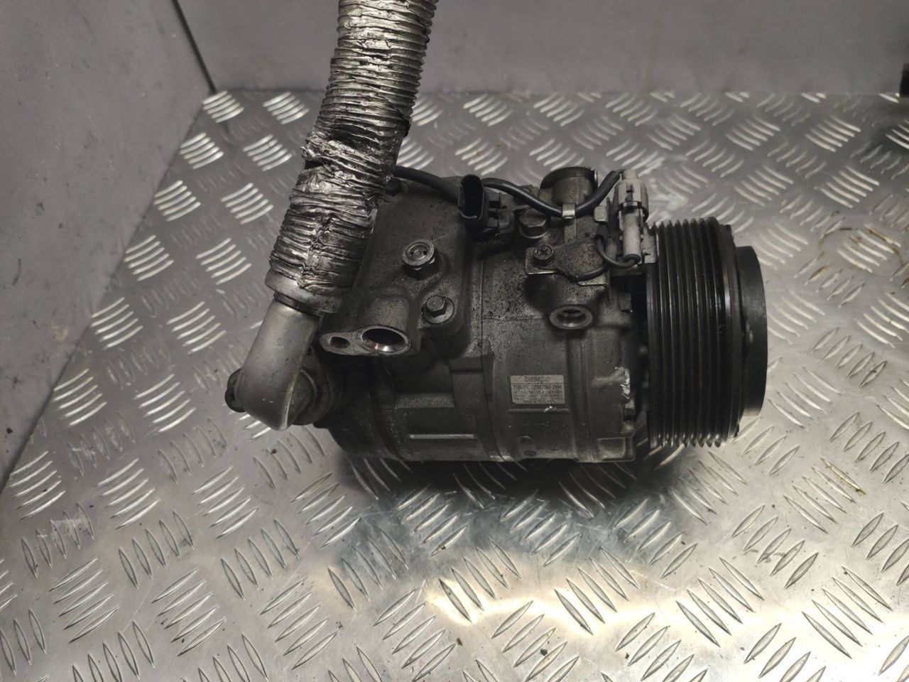компрессор кондиционера BMW 5 серия F07/F10/F11 2011, 3.0 л., N52 B30 AF, бензин, 9165808