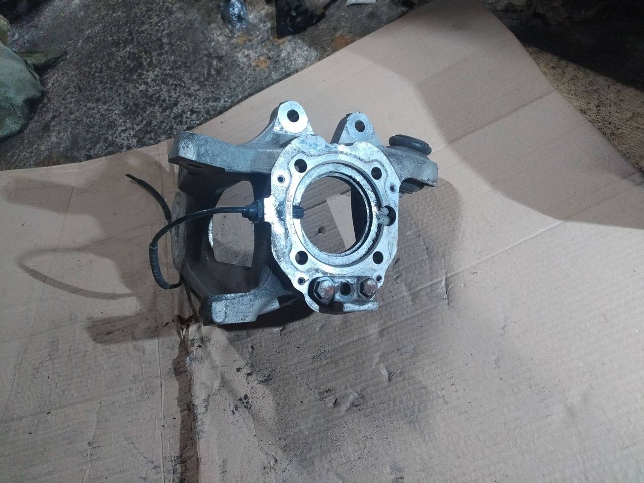 кулак задний левый BMW X5 E70 2009, 4.8 л., бензин, АКПП, внедорожник 5 дв., 6770983, 6770981