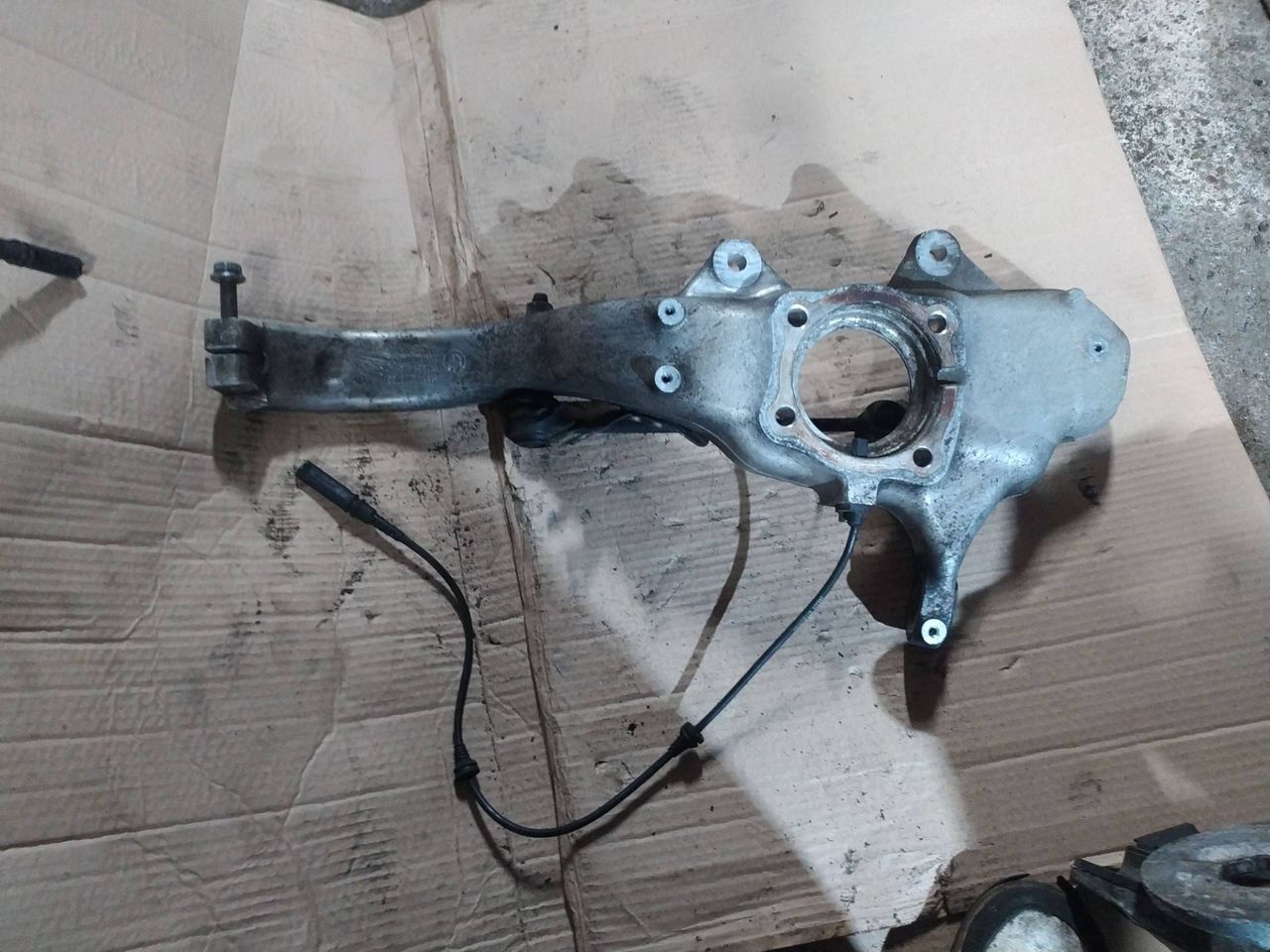 кулак поворотный левый BMW X5 E70 2007, 4.8 л., бензин, АКПП, 6773783, 31216773783