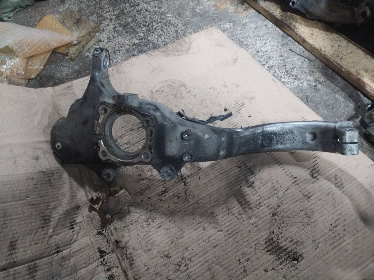 кулак поворотный левый BMW X5 E70 2007, 4.8 л., бензин, АКПП, 6773783, 31216773783
