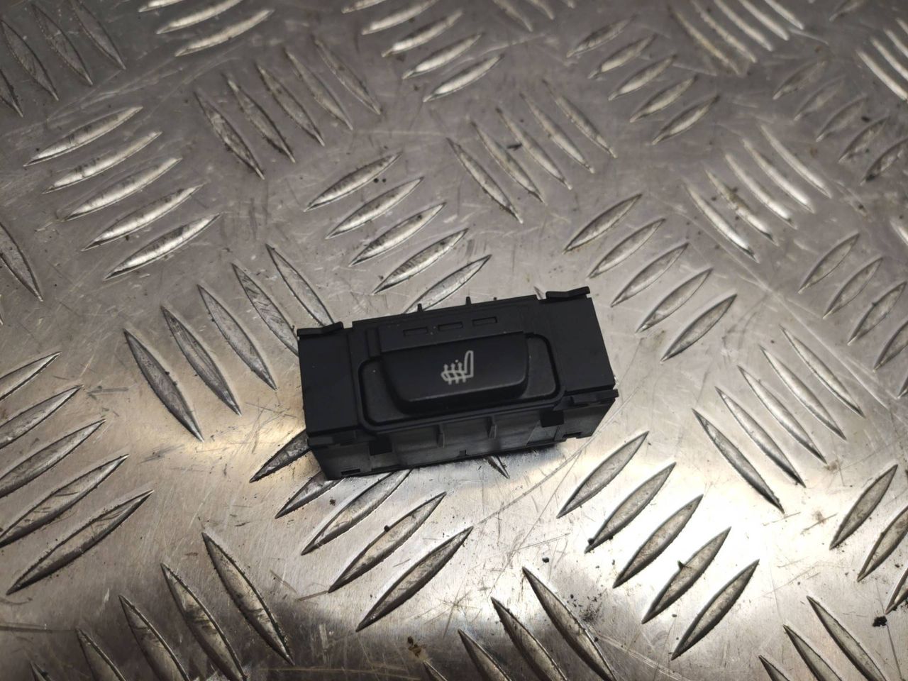 кнопка обогрева сидений BMW 5 серия F07/F10/F11 F10 2010, 3.5 л., бензин, 9163292