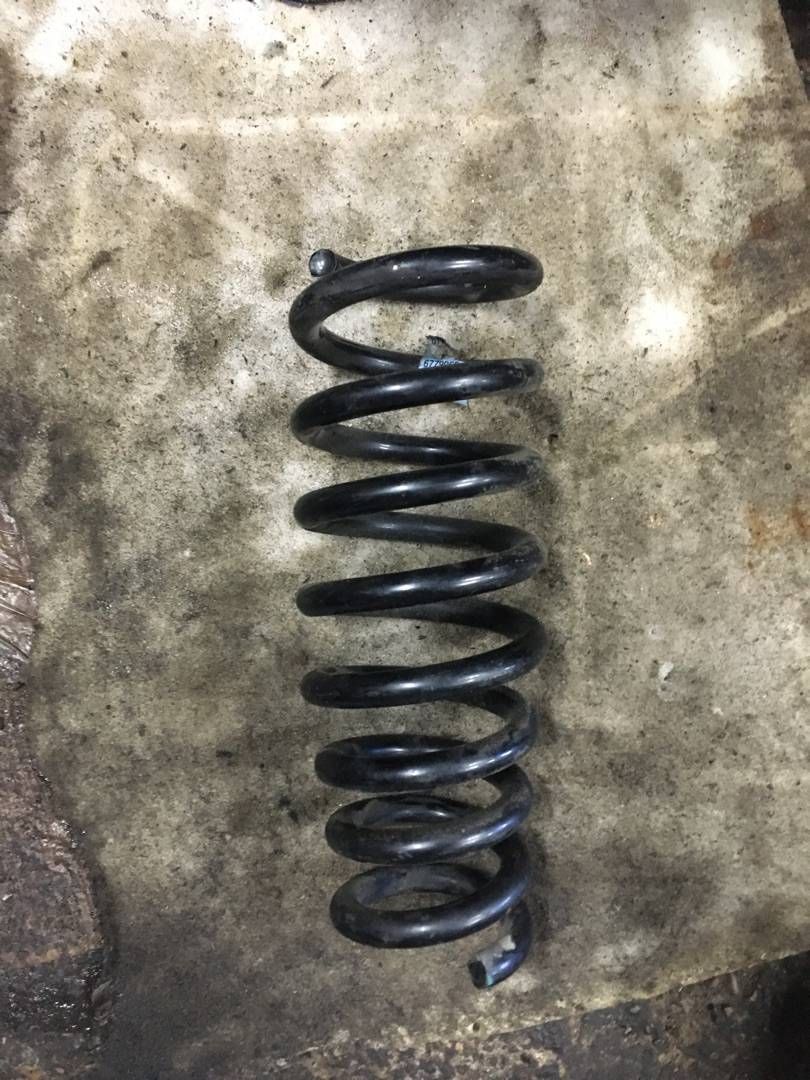 пружина передняя BMW X6 E71/E72 2011, 6779968