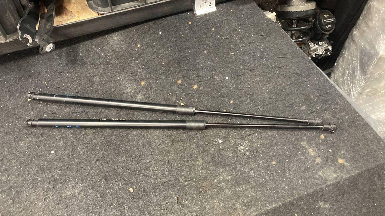 амортизатор крышки багажника (3-5 двери) BMW 5 серия F07/F10/F11 2010, 3.5 л., бензин