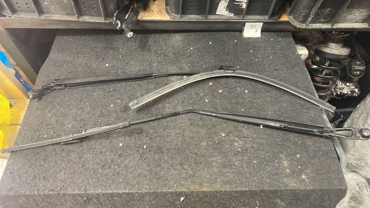 щеткодержатель (поводок стеклоочистителя, дворник) BMW 5 серия F07/F10/F11 2010, 3.5 л., бензин