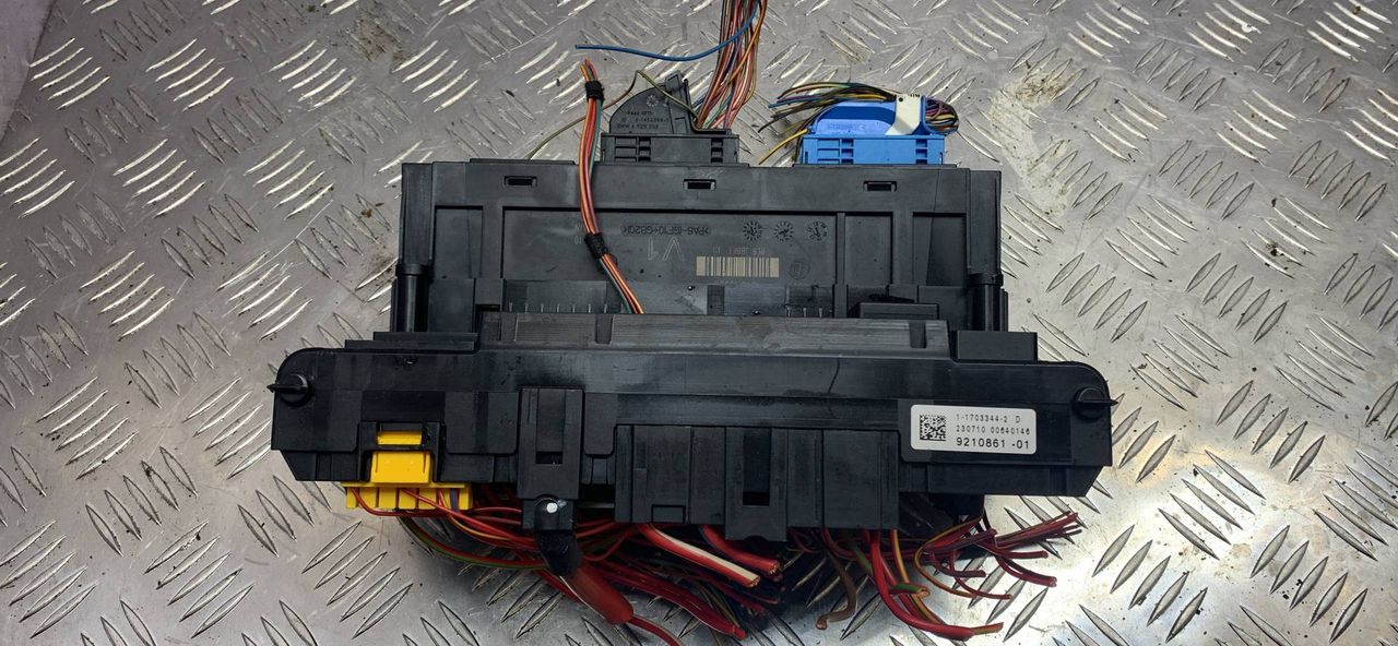 блок предохранителей BMW 5 серия F07/F10/F11 2010, 3.5 л., бензин, 9210861