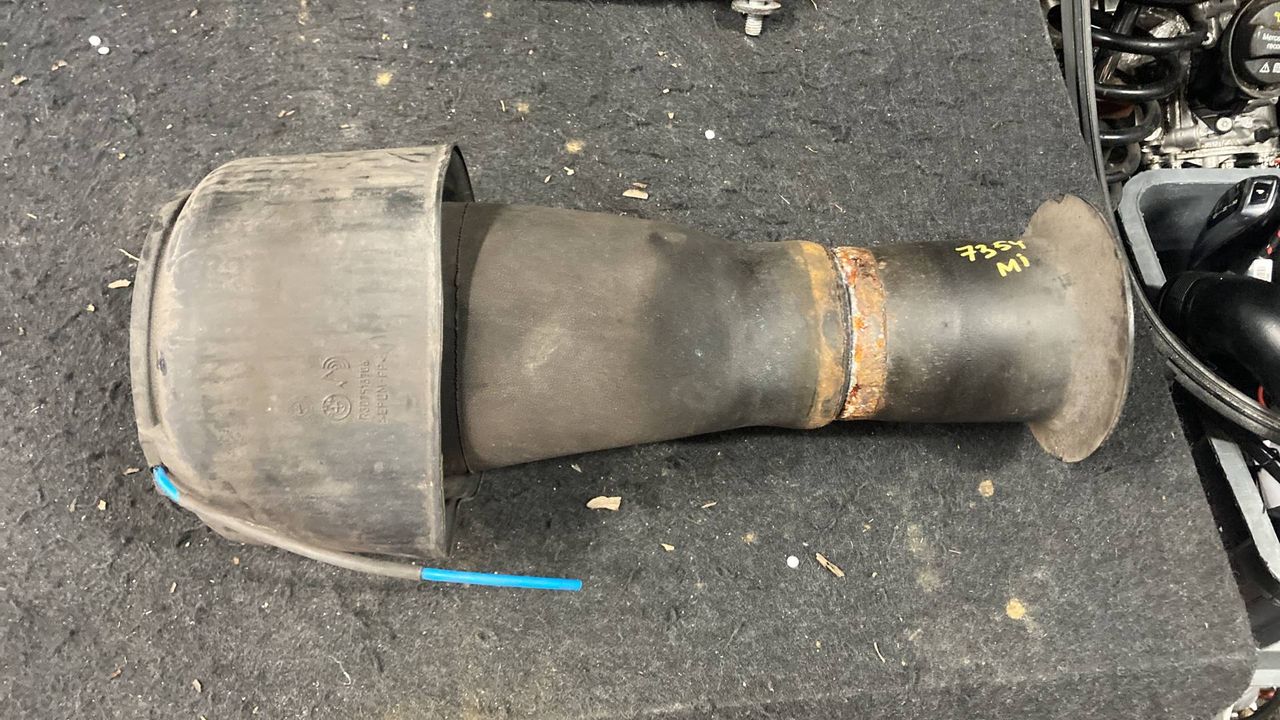 пневмоподушка BMW 5 серия F07/F10/F11 2010, 3.5 л., бензин