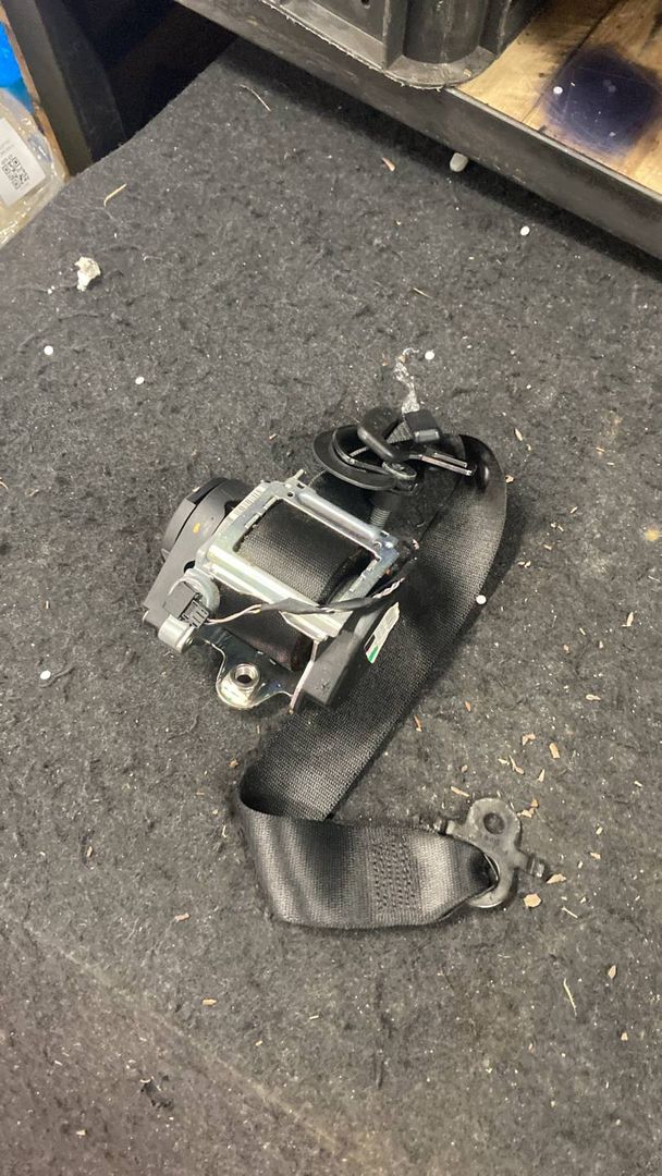 ремень безопасности BMW 5 серия F07/F10/F11 2010, 3.5 л., бензин, 618120800