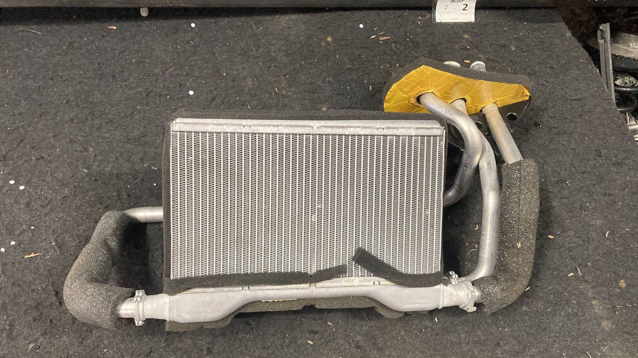 радиатор отопителя (печки) BMW 5 серия F07/F10/F11 2010, 3.5 л., бензин