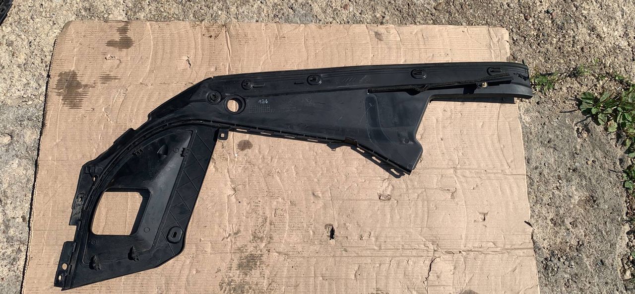 планка под капот BMW 5 серия F07/F10/F11 2010, 3.5 л., бензин