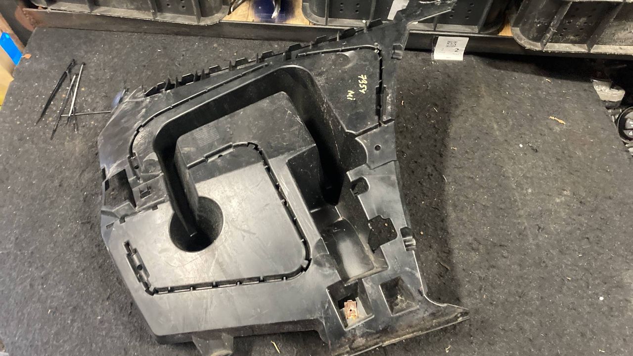 Крепление бампера заднего BMW 5 серия F07/F10/F11 2010, 3.5 л., бензин