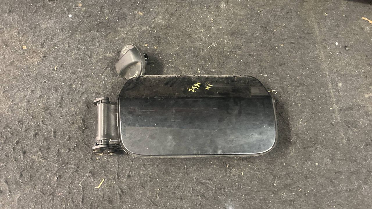 лючок топливного бака BMW 5 серия F07/F10/F11 2010, 3.5 л., бензин, 8228939, 8228939.2