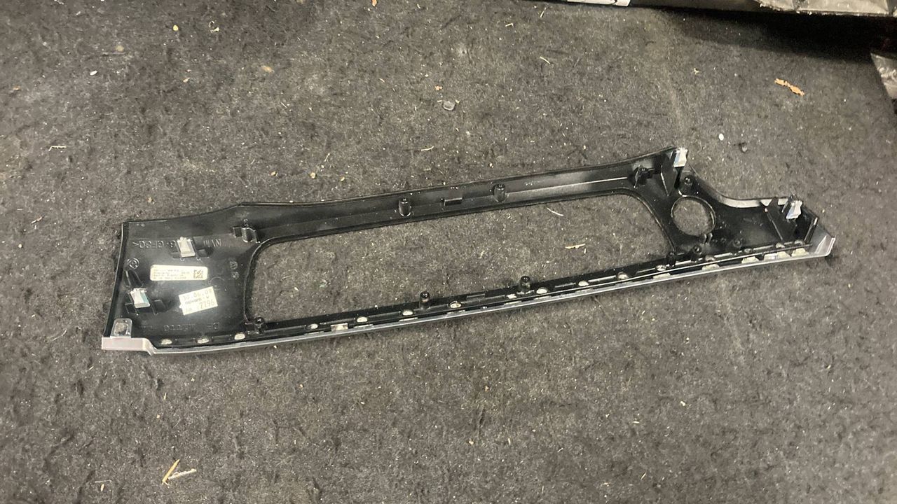 накладка на торпедо (консоль) BMW 7 серия F01/F02 (2008 - 2012), 9192351-04