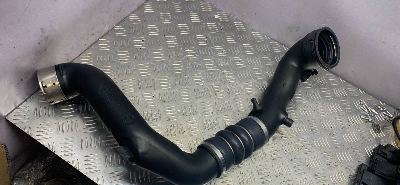 патрубок интеркулера BMW 5 серия F07/F10/F11 (2009 - 2013), 7582314