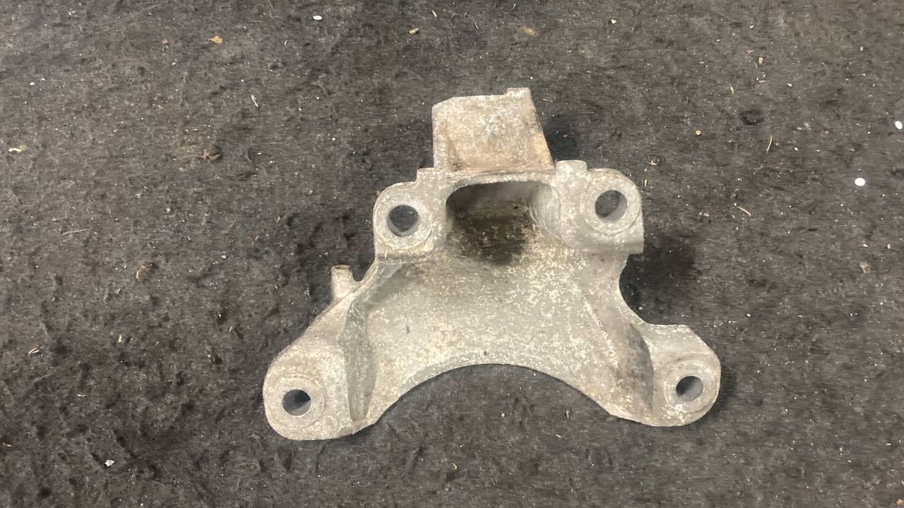 кронштейн (крепление) BMW 5 серия F07/F10/F11 (2009 - 2013)