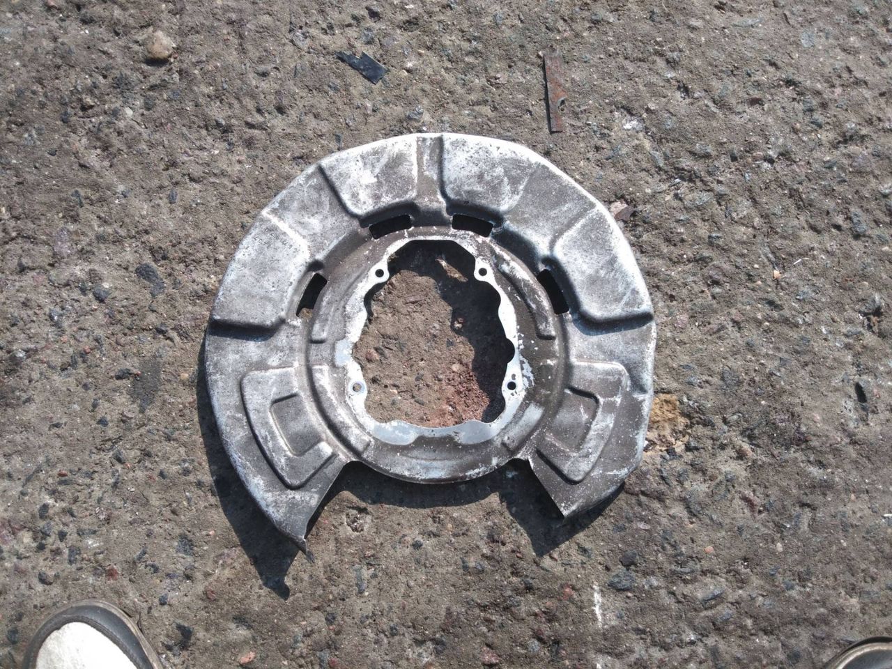 защитный кожух тормозного механизма BMW 5 серия F07/F10/F11 F10 2010, 3.5 л., бензин, 6771967