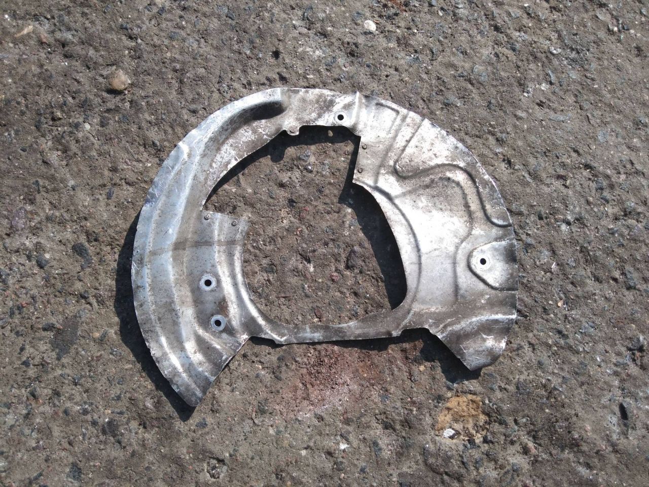 защитный кожух тормозного механизма BMW 5 серия F07/F10/F11 F10 2010, 3.5 л., бензин, 6789089