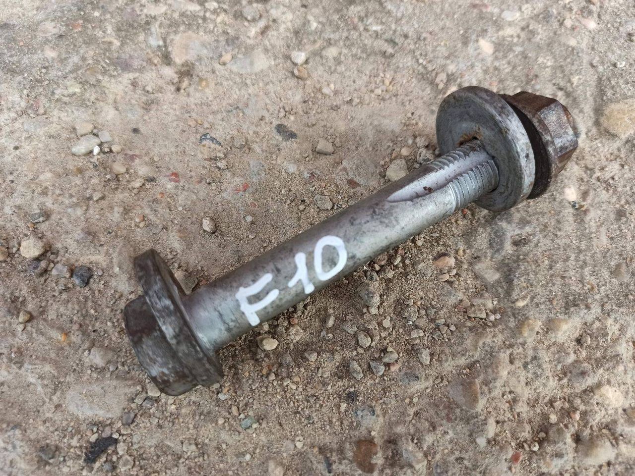 болт развальный BMW 5 серия F07/F10/F11 F10 2010, 3.5 л., бензин