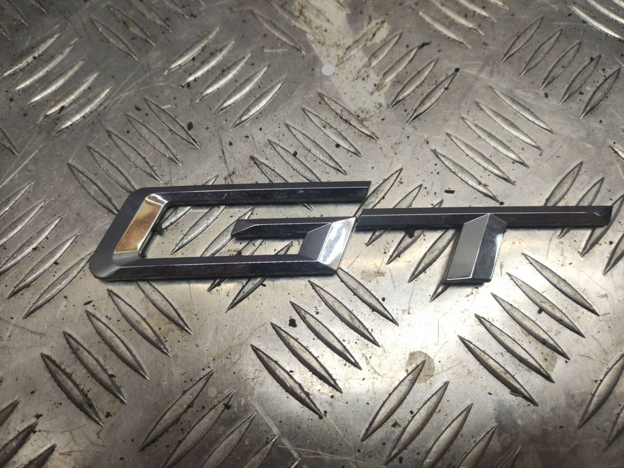эмблема BMW 5 серия F07/F10/F11 2010, 3.5 л., бензин