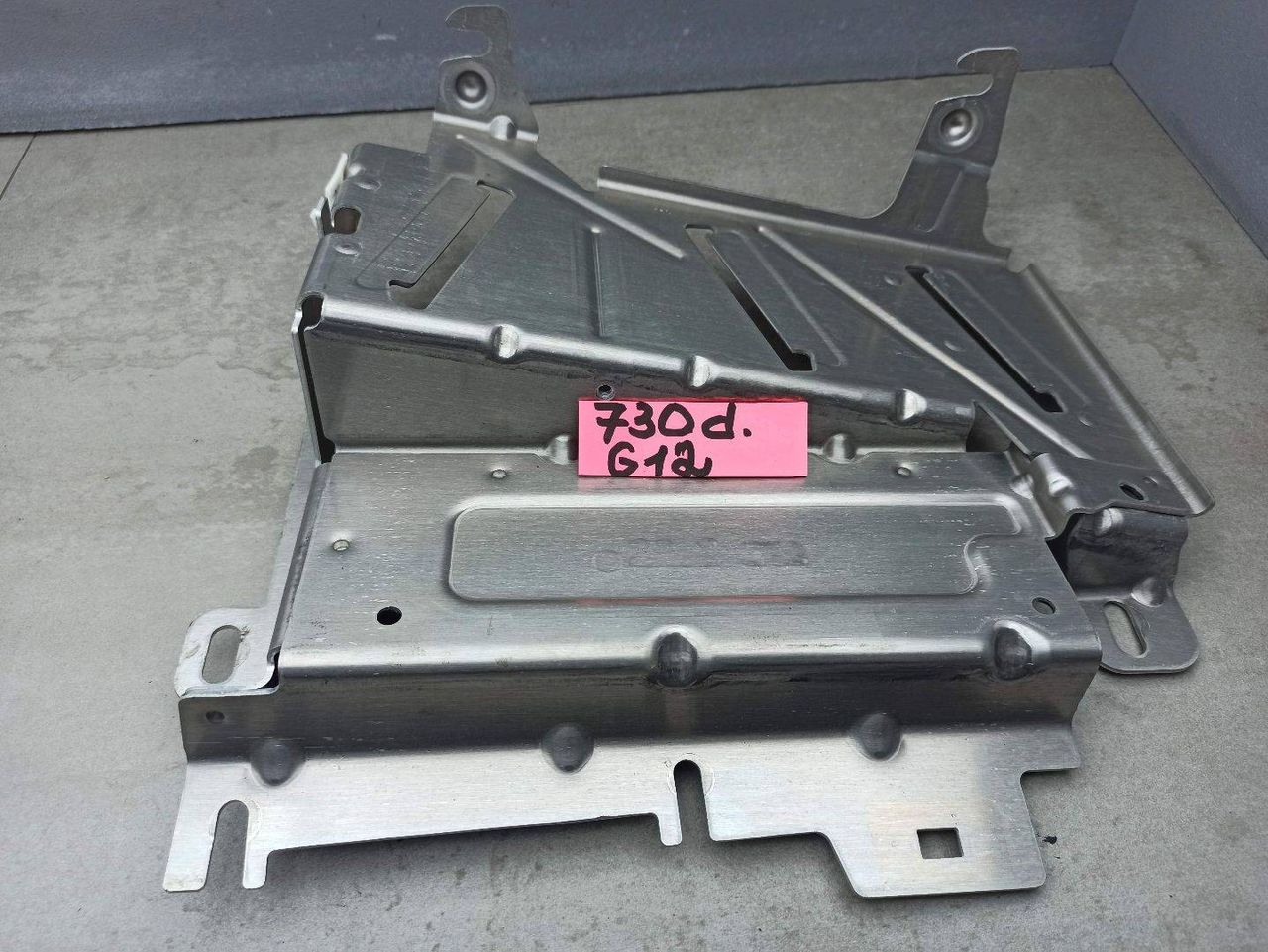 кронштейн (крепление) BMW 7 серия G11/G12 2017, 3.0 л., дизель, 9353270