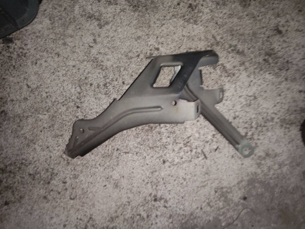 крепление ( кронштейн ) крыла BMW 5 серия F07/F10/F11 2012, 7193423