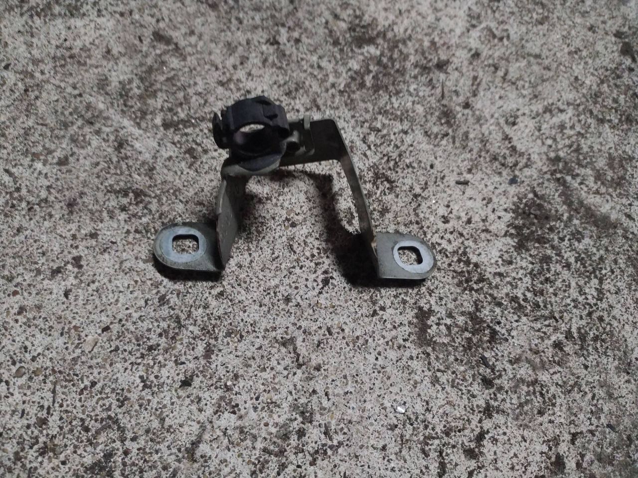 крепление ( кронштейн ) крыла BMW 5 серия F07/F10/F11 2010, 7193424