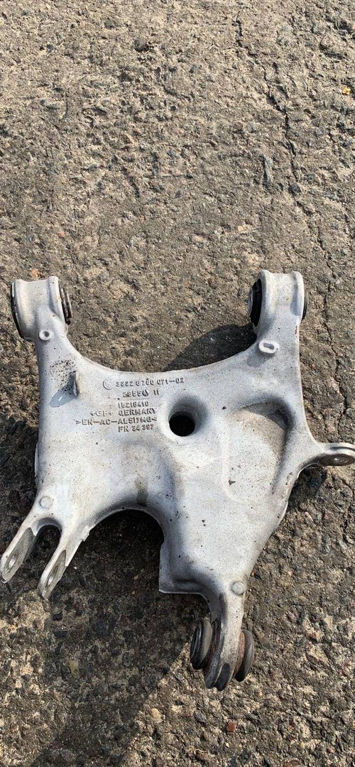 рычаг передний левый BMW 5 серия F07/F10/F11 2010, 3.5 л., бензин, 33326780071