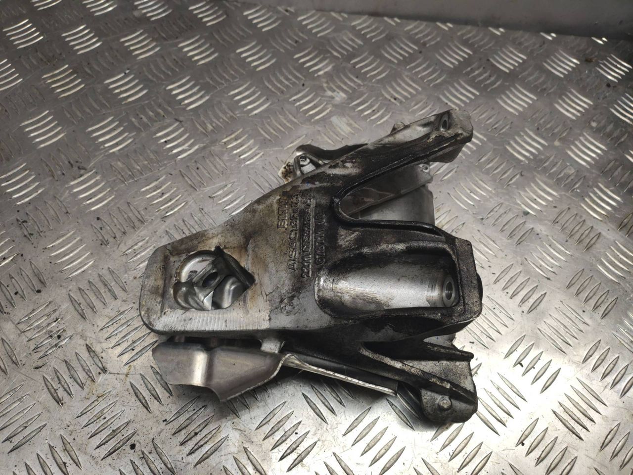 кронштейн двигателя BMW X5 F15 2016, 4.0 л., дизель, 6853208