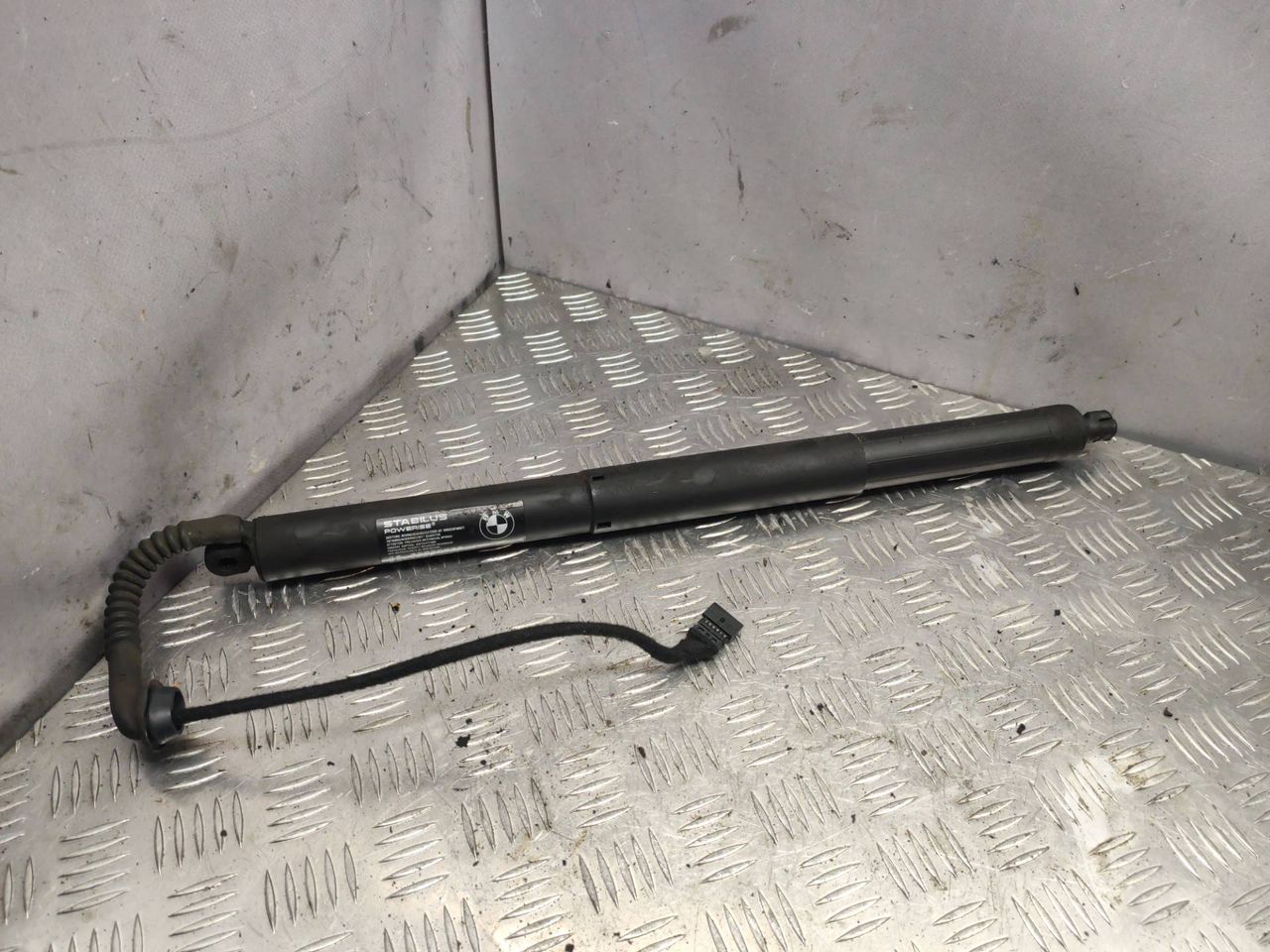 амортизатор крышки багажника (3-5 двери) BMW X5 F15 2016, 4.0 л., дизель, 7294469