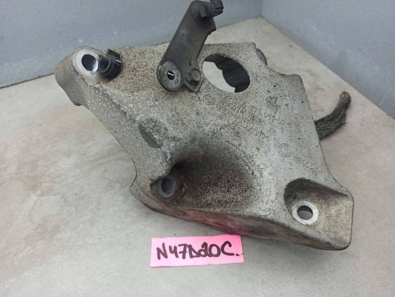 кронштейн двигателя BMW X1 E84 2010, 2.0 л., N47 D20 C, дизель, 6777061