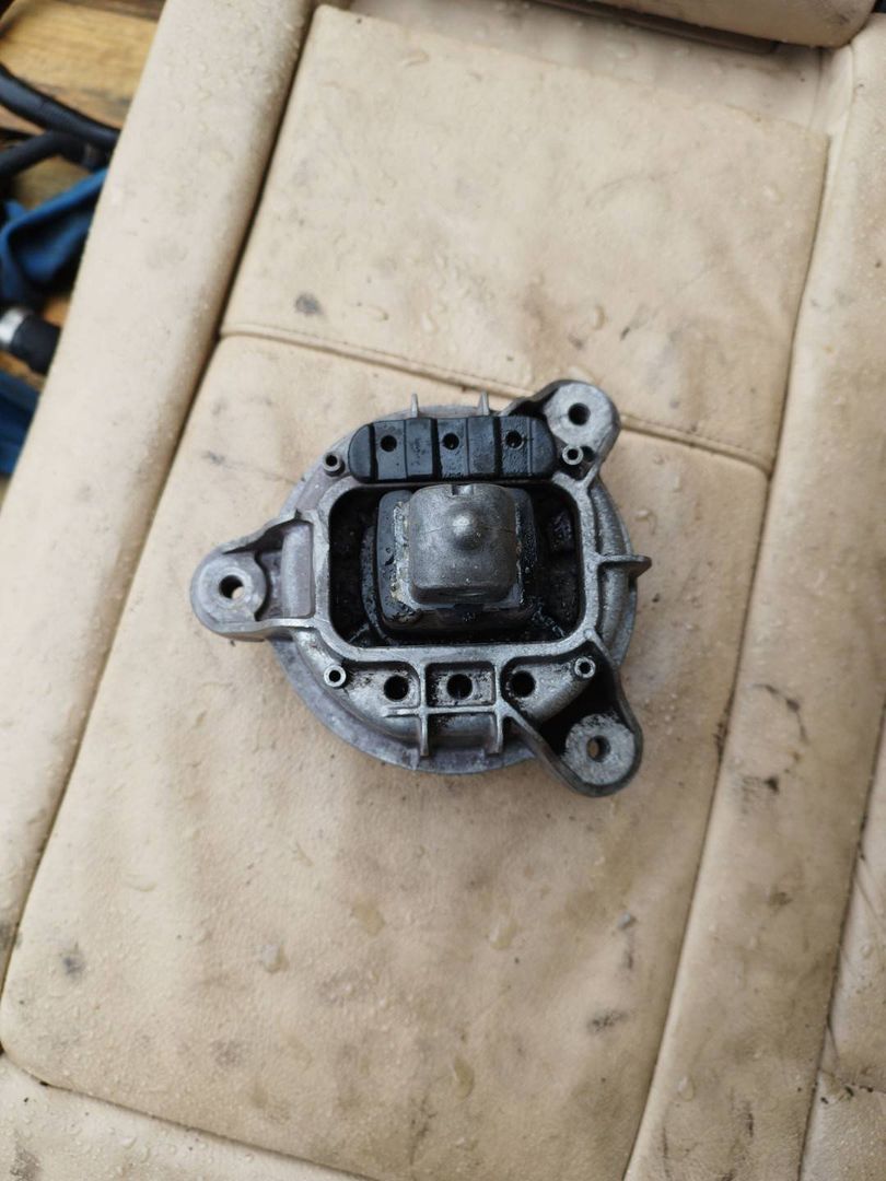 подушка крепления двигателя BMW 5 серия F07/F10/F11 2010, 3.5 л., бензин, 6781562