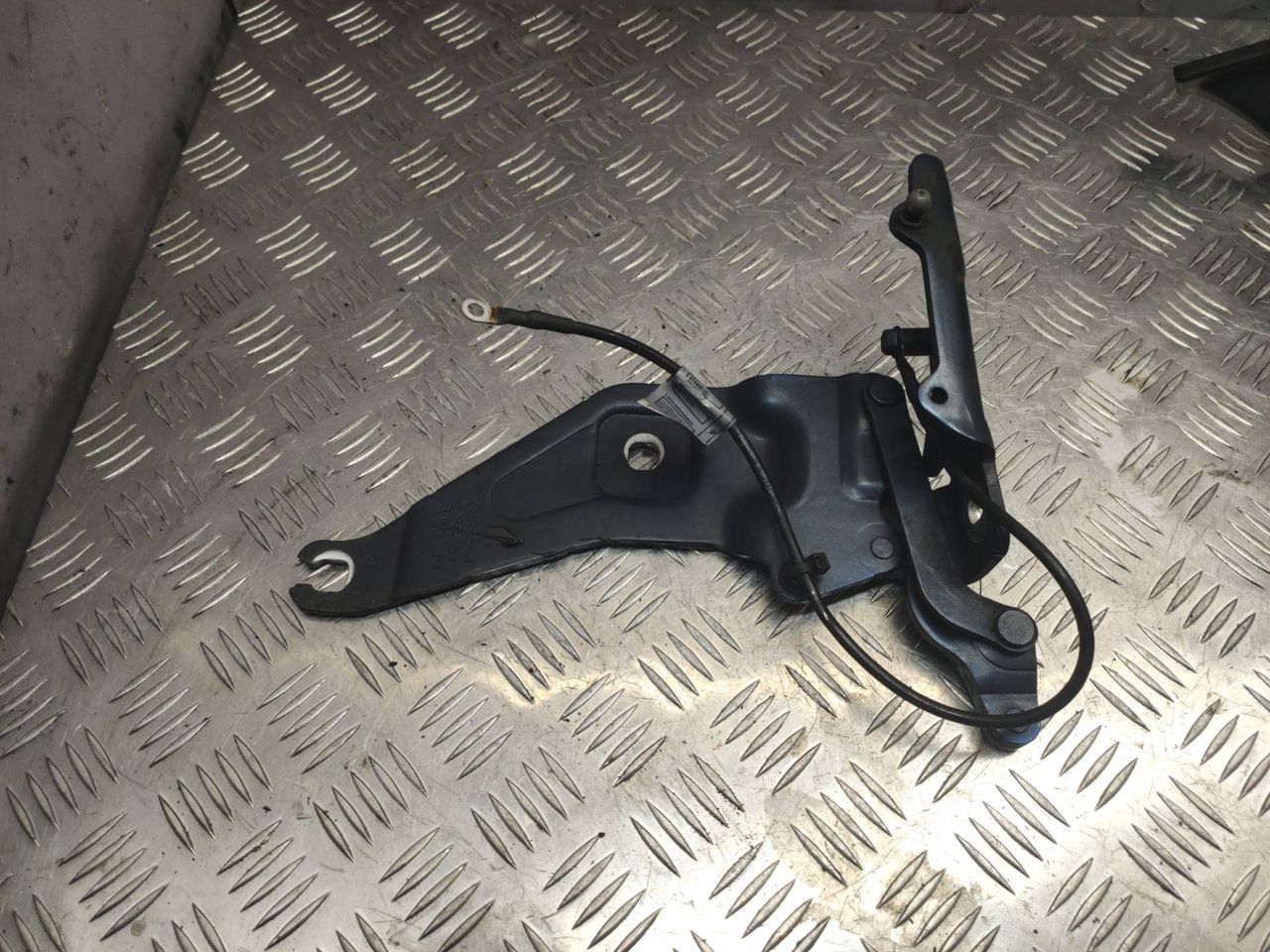 петля капота правая BMW X5 M E70 2010, 4.4 л., S63 B44 A, бензин, правый руль, 7208628