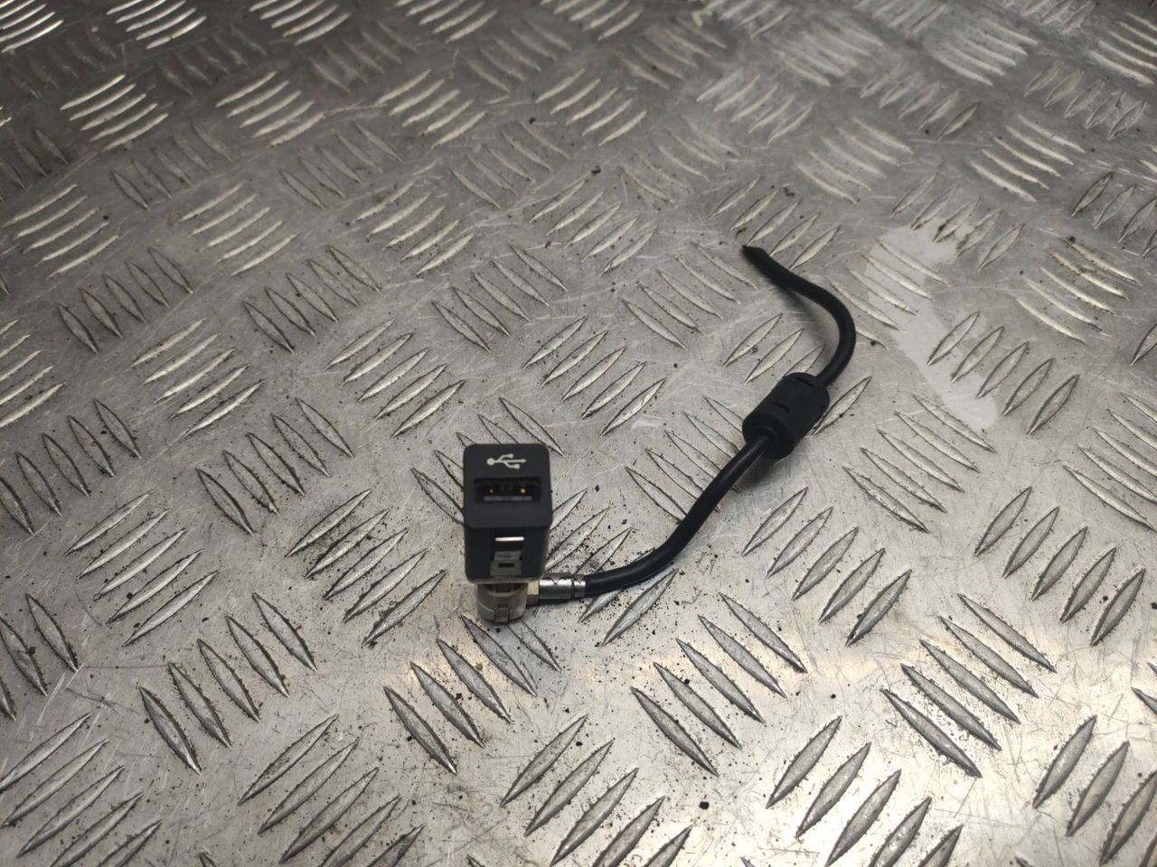 разъем AUX / USB BMW X5 M E70 2010, 4.4 л., S63 B44 A, бензин, правый руль, 9167196