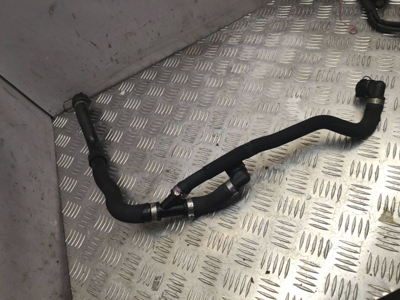 патрубок радиатора BMW X5 M E70 2010, 4.4 л., S63 B44 A, бензин, правый руль, 7589732