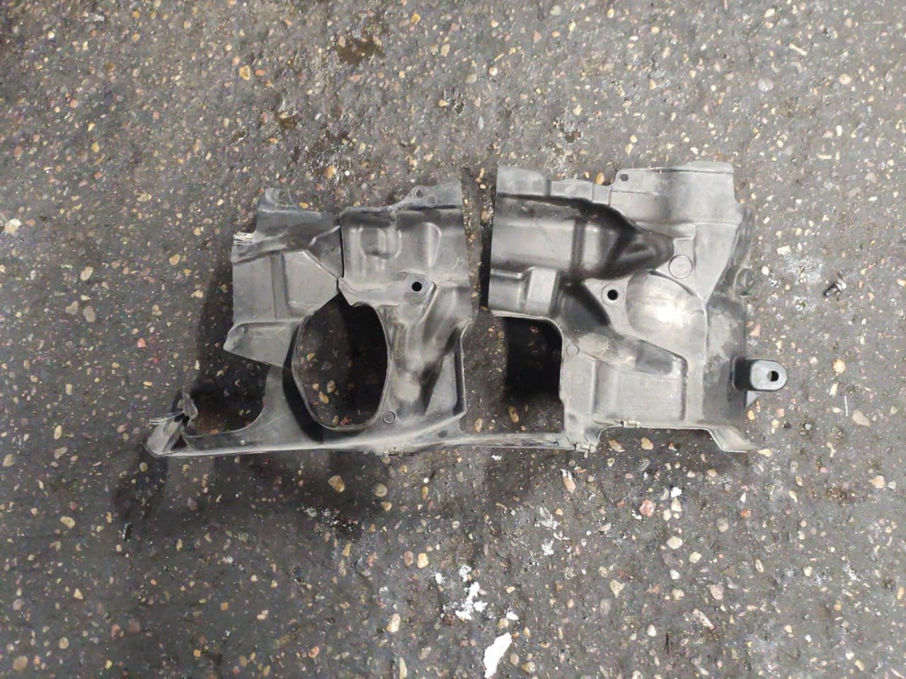кожух (защита) рулевого механизма BMW 5 серия F07/F10/F11 2010, 3.5 л., бензин, 7185170