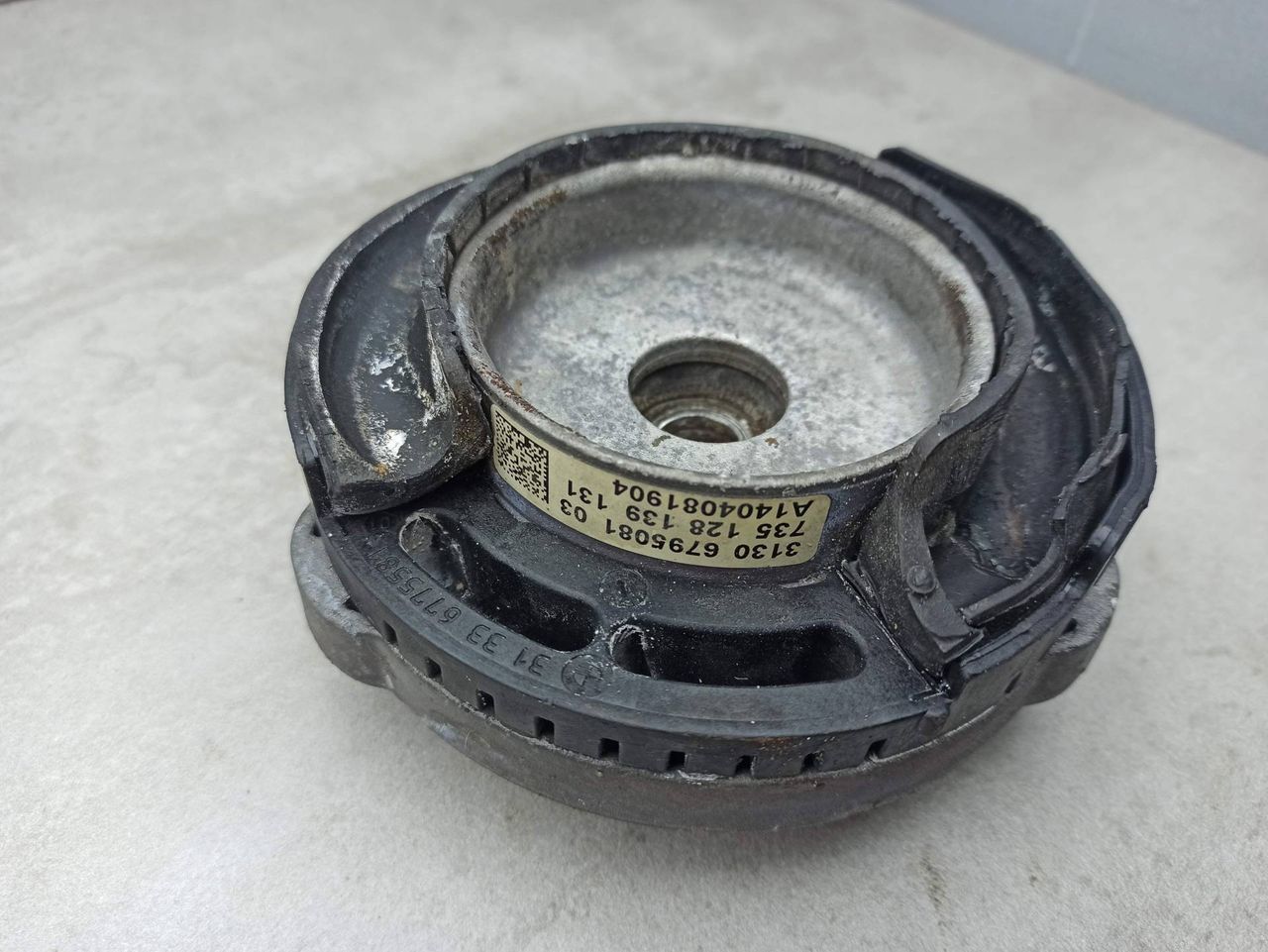 опора амортизатора верхняя (чашка) BMW 7 серия F01/F02 2010, 6795081
